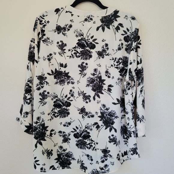 2 Pretty Career Blouses Size L in Green and Cream - Picture 5 of 10